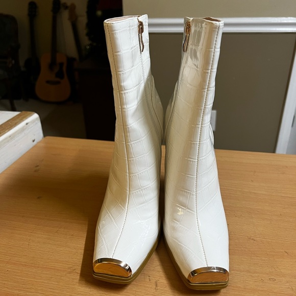 Pretty Little Things White Patent Ankle Boot 7 - Picture 3 of 12